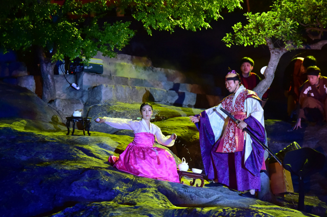 진주논개제 모습. 전통문화와 여성을 주제로 하면서 지역의 특색을 잘 살리고 있다는 평가를 받고 있다. 진주시 제공