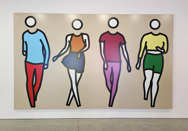 줄리안 오피는 이번 부산 전시에서는 춤추는 사람들의 모습을 이용한 작품을 선보인다. 틱톡 영상에서 셔플 댄스를 추는 사람들의 모습에서 영감을 받았다. 오금아 기자