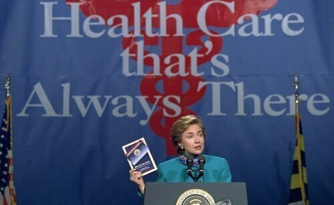 1993년 당시 미국의 퍼스트레이디로서 국민건강보험안 개혁을 주도하던 힐러리 클린턴. 메릴랜드주 볼티모어의 존스 홉킨스 대학에서 캠페인을 하는 모습이다. AP연합