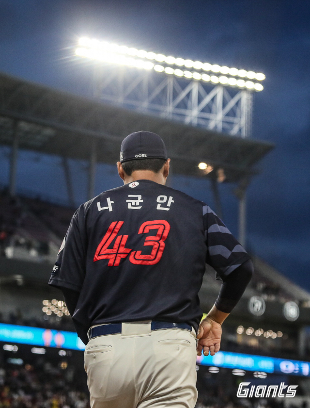 롯데 자이언츠 에이스 나균안이 3일 광주 KIA 챔피언스필드에서 열린 KIA 타이거즈와의 경기에서 시즌 첫 패를 기록했다. 나균안은 다음 경기에서 5승 도전에 나선다. 롯데 자이언츠 제공