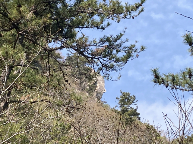 망부석전망대에서 본 여인바위.