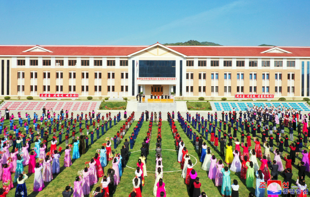 북한이 오는 9월 중국 항저우에서 열리는 아시안게임에 참가할 가능성이 제기된다. 조선중앙통신이 북한의 자강도 희천시 지신고급중학교(고등학교)에서 열린 행사를 보도했다. 연합뉴스