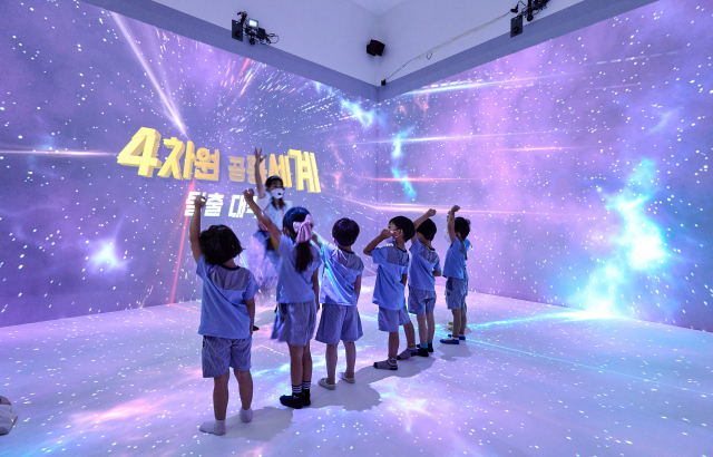 부산시청 들락날락 3D 동화체험관에서 어린이들이 체험 활동을 하고 있다. 부산시 제공