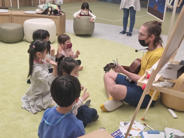 부산시청 들락날락 영어존에서 진행되는 영어 놀이 프로그램. 부산시 제공