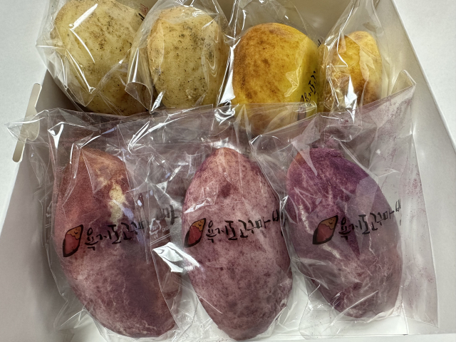 욕지도고구마빵은 모양부터 고구마를 빼닮았다. 쫄깃한 식감과 부드러운 고구마 앙금이 잘 어울린다.