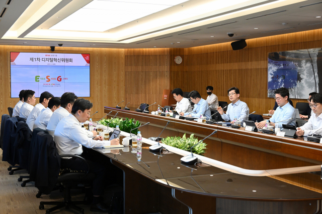 BNK금융그룹 계열사의 디지털 역량을 결집하고 통합 관리할 디지털혁신위원회가 18일 부산 남구 BNK부산은행 본점에서 1차 회의를 열고 본격적인 활동에 나섰다. BNK금융지주 제공