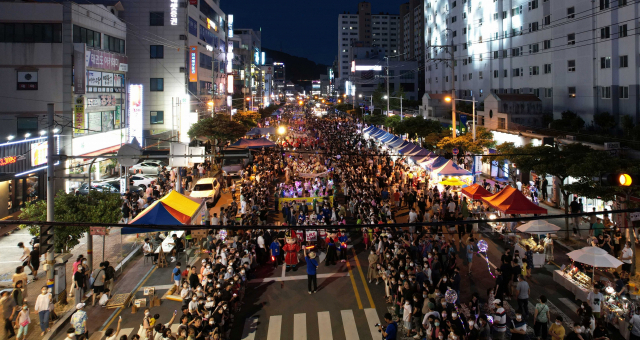 지난해 무전대로를 무대로 열린 통영한산대첩축제 모습. 통영시 제공