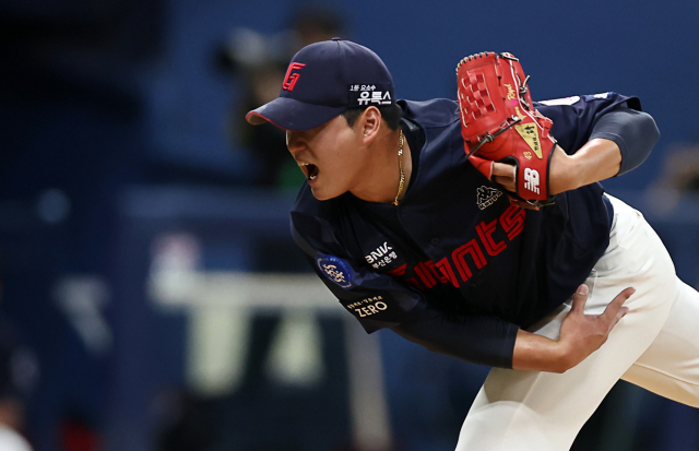 28일 서울 고척 스카이돔에서 열린 롯데 자이언츠와 키움 히어로즈와의 경기에는 1만 6000명이 모두 들어찼다. 고척 스카이돔에는 많은 롯데 팬들이 입장해 마치 홈 구장인 사직구장과 같은 뜨거운 응원 열기가 이어졌다. 연합뉴스