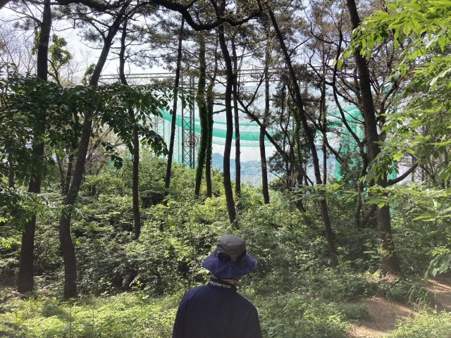 골프연습장 그물이 보인다. 종점이 발 아래다.