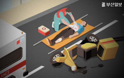 거제 교차로서 유턴하던 카니발이 오토바이 충돌…40대 중태