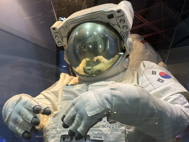 전남 고흥군 외나로도 '나로우주센터 우주과학관'에 전시 중인 우주복.