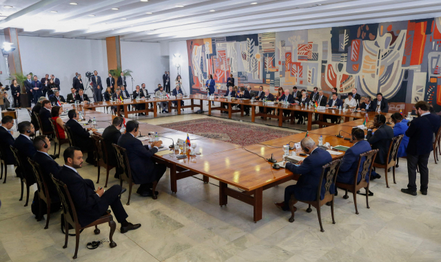 30일(현지 시간) 브라질 수도 브라질리아에서 열린 남미 12개국 정상회의 모습. AFP연합뉴스