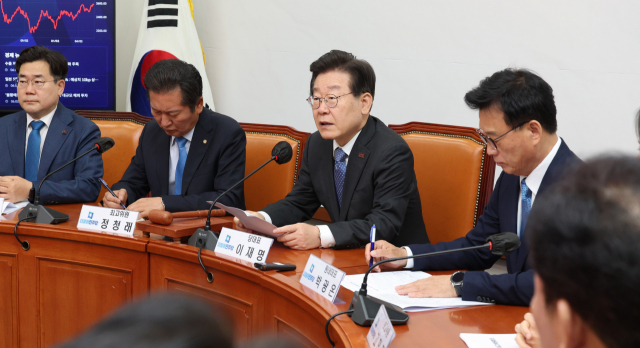 더불어민주당 이재명 대표가 2일 오전 서울 여의도 국회에서 열린 최고위원회의에서 발언하고 있다. 연합뉴스