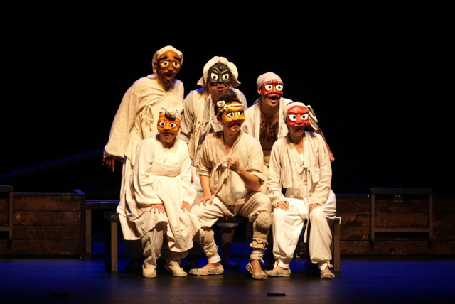 오는 9일 영화의전당 하늘연극장 무대에 오르는 2023 제20회 부산국제연극제 개막작 '한여름밤의 꿈' 공연 장면. 부산국제연극제 제공