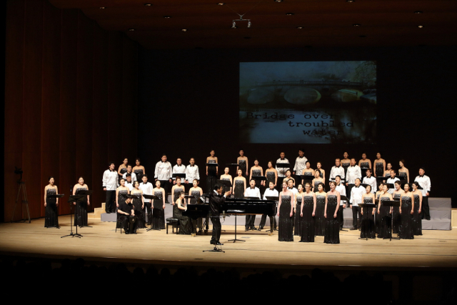 부산하모니합창단 연주 모습. 부산하모니합창단 제공