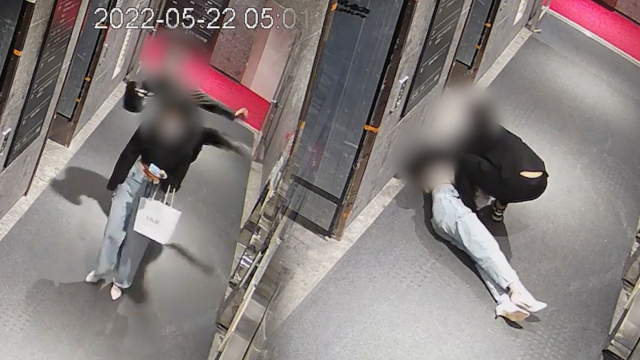 지난해 5월 부산 서면에서 한 남성이 귀가하던 20대 여성을 돌려차기로 폭행한 이른바 ‘부산 돌려차기 사건’ 항소심에서 검찰이 피고인에게 징역 35년을 구형했다. 부산 '돌려차기 사건' 영상 캡처.