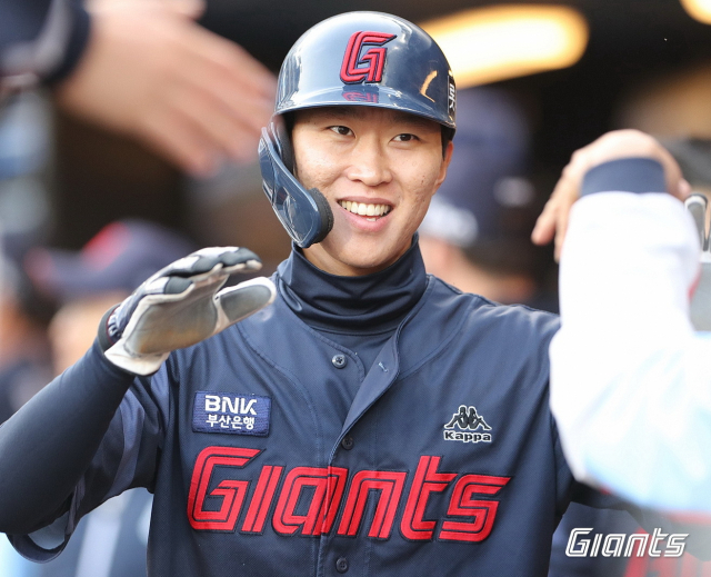 롯데 자이언츠 내야수 박승욱은 올 시즌 '슈퍼 백업'으로 불리며 롯데의 상위권 도약에 핵심적인 역할을 하고 있다. 롯데 자이언츠 제공