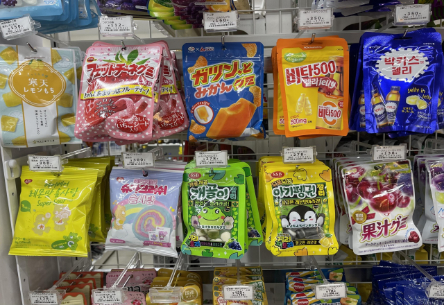 일본 세븐일레븐 편의점에 진열된 한국 제품. 코트라 제공