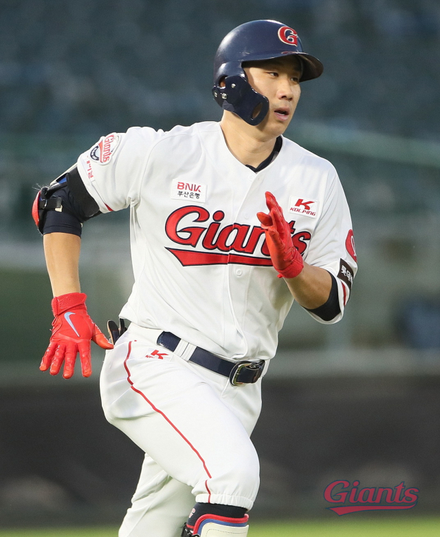 롯데 자이언츠 외야수 최민재는 지난 4일 롯데 구단에 계약 임의 해지를 신청하고 현역 은퇴를 선언했다. 롯데 자이언츠 제공