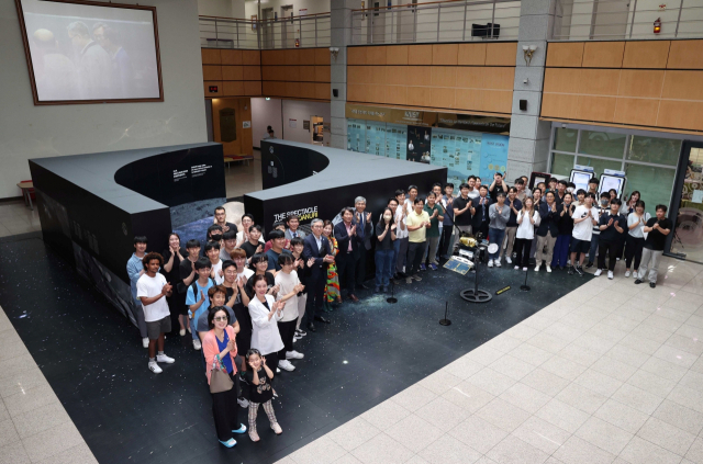 KAIST가 지난 7일 오후 창의학습관에서 ‘다누리의 스펙타클’ 展 개막식을 열었다. KAIST 제공