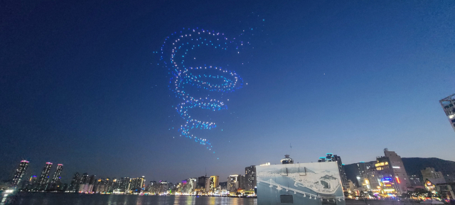 회오리 모양 드론쇼.