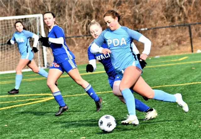 미국 명문 축구 클럽 PDA 소속으로 경기에 출전한 케이시 유진 페어(오른쪽). 대한축구협회홈페이지 캡처