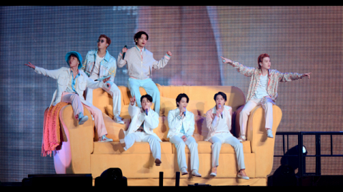 미국 로스앤젤레스 공연에서 무대를 선보이고 있는 그룹 BTS. 빅히트 뮤직 제공