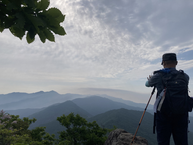 형제봉에서 바라본 천왕봉 능선.