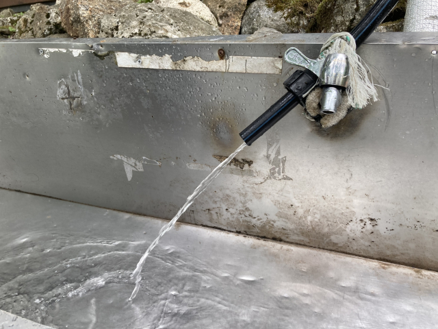 지리산에서 가장 자주 만난 장터목 산희샘. 물 맛 하나는 언제라도 좋다.