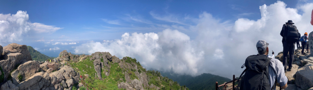 지리산 천왕봉 정상 파노라마 풍경. 진한 감동 보다는 마쳤다는 안도감이 앞섰다.