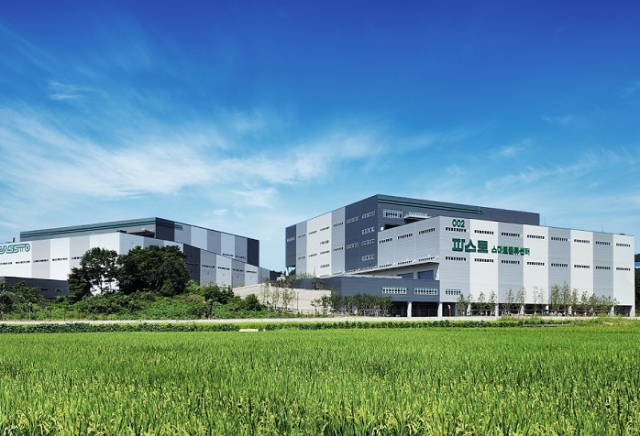 파스토의 용인 1~2센터 외부 전경. 중소기업 최초로 스마트물류센터로 인증받은 곳이다. 인공지능과 빅데이터를 활용해 창고 주문관리 시스템을 파스토가 자체 개발했다.