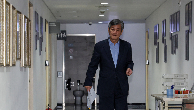 부산국제영화제(BIFF) 이용관 이사장이 15일 오후 부산 해운대구 영화의전당 비프힐에서 열린 5차 이사회에 참석하고 있다. 김종진 기자 kjj1761@