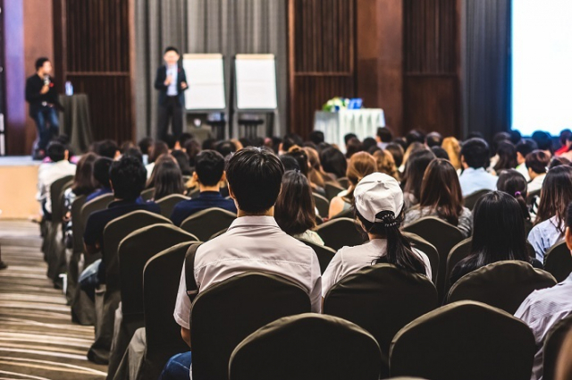 부산에서 한국공법학자 대회가 열려 인공지능(AI), 경찰법, 디지털 대전환, 지방재정, 생물다양성 보존, 친환경 선박 기술동향 등 정치 사회 경제 전 분야에 걸친 다양한 주제의 발표와 토론이 열린다.(사진은 이미지 사진) 이미지투데이