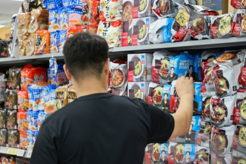 라면값 인하 압박… 식품업계 전전긍긍