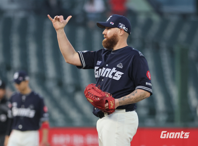 롯데 자이언츠 외국인 투수 댄 스트레일리는 20일 KT 위즈와의 시즌 10차전에 선발 투수로 출전해 5이닝 무실점 호투를 펼쳤다. 지난 8일 KT와의 홈 경기에 선발 출전했던 스트레일리의 모습. 롯데 자이언츠 제공