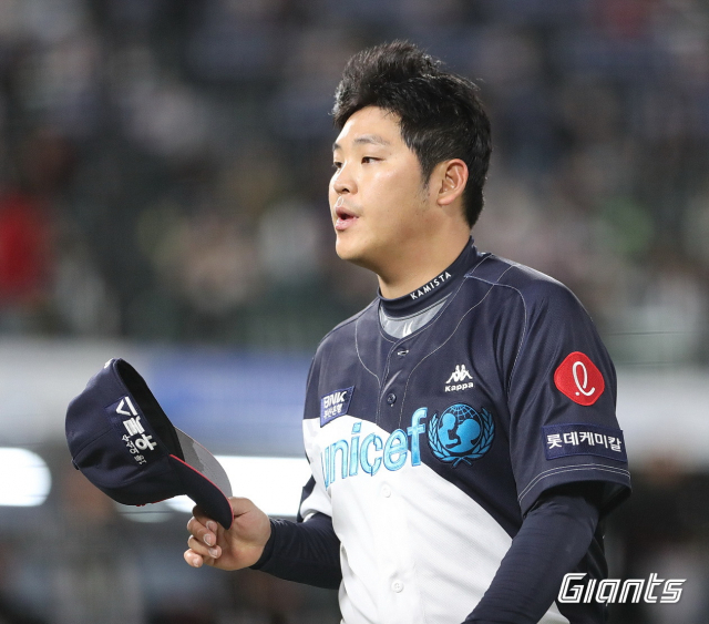 롯데 자이언츠 투수 한현희는 20일 KT 위즈와의 시즌 10차전 경기에서 6회 마운드에 올라 3실점했다. 롯데 자이언츠 제공