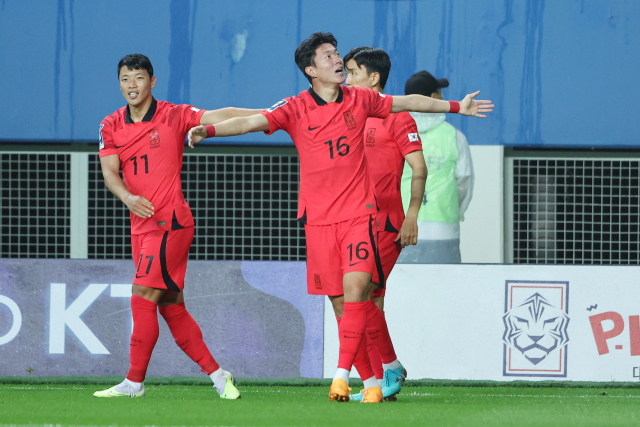 20일 대전월드컵경기장에서 열린 축구 국가대표팀 평가전 한국과 엘살바도르의 경기. 황의조가 골을 넣은 뒤 기뻐하고 있다. 연합뉴스