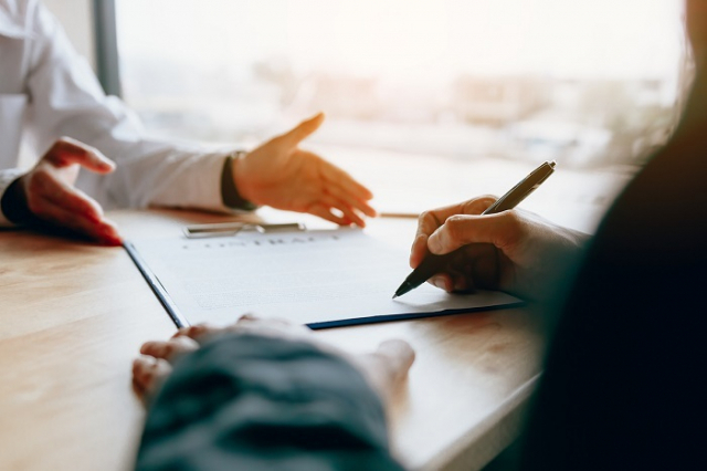 국세청이 현재 걷지 못한 체납 국세가 100조원이 넘는 것으로 나타났다. 국세청 체납직원 1인이 관리하는 체납액은 75억 원이 넘었다.(사진은 이미지 사진) 이미지투데이