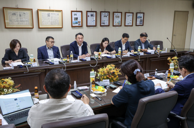 ‘2023년 제4기 <부산일보> 독자위원회 6월 지면 평가 회의’가 지난 28일 부산일보사 4층 회의실에서 열렸다. 김종진 기자 kjj1761@