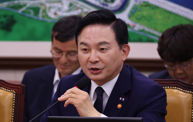 원희룡 국토교통부 장관이 29일 오전 서울 여의도 국회에서 열린 국토교통위 전체회의에서 의원들의 자료 요청에 답변하고 있다. 연합뉴스