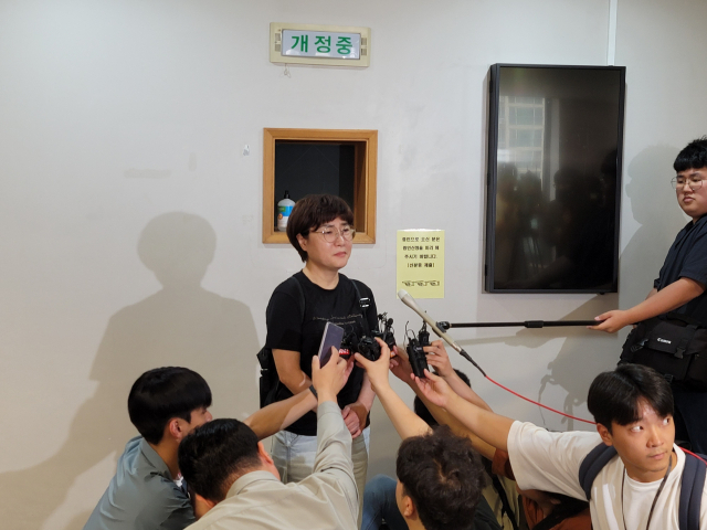 30일 오전 대한아동학대방지협회 공혜정 대표가 ‘가을이 사건’ 선고 직후 입장을 밝히고 있다. 안준영 기자
