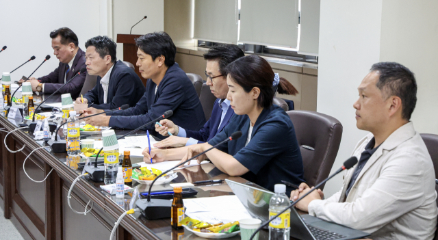 ‘2023년 제4기 <부산일보> 독자위원회 6월 지면 평가 회의’가 지난 28일 부산일보사 4층 회의실에서 열렸다. 김종진 기자 kjj1761@