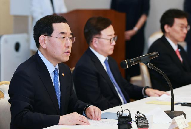 이창양 산업통상자원부 장관이 3일 오후 2시 정부서울청사에서 6개 경제단체 부회장단과 관계부처 관계자가 참석한 가운데 열린 ‘민노총 총파업 관련 산업부-경제단체 긴급 간담회’에서 인사말을 하고 있다. 산업부 제공