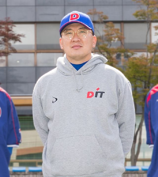 동의과학대 야구부 염종석 감독. 부산일보DB