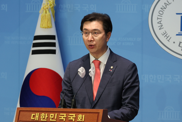 국민의힘 강민국 수석대변인이 6월 6일 오후 서울 여의도 국회 소통관에서 논평을 발표하고 있다. 연합뉴스