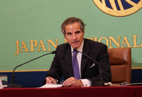 라파엘 그로시 국제원자력기구(IAEA) 사무총장이 4일 도쿄 일본기자클럽에서 열린 기자회견에서 일본 정부의 후쿠시마 제1원자력발전소 오염수 방류 계획은 과학적으로 신뢰할 만하다고 말하고 있다. 연합뉴스