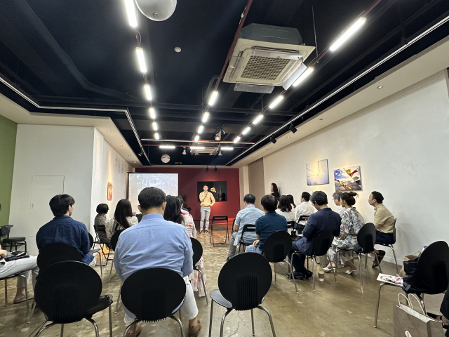 지난 4일 낮 스페이스 움에서 열린 '2023 원먼스 페스티벌' 성과 공유회 및 네트워크 파티에서 필슈파스 콘서트홀을 운영하는 클라네티스트 이환석 대표가 소감을 밝히고 있다. 김은영 선임기자