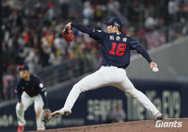 롯데 자이언츠 투수 최준용은 지난 5일 한화 이글스와의 경기 8회 말 3-3 상황에 마운드에 올라 2실점하며 패전투수가 됐다. 롯데 자이언츠 제공