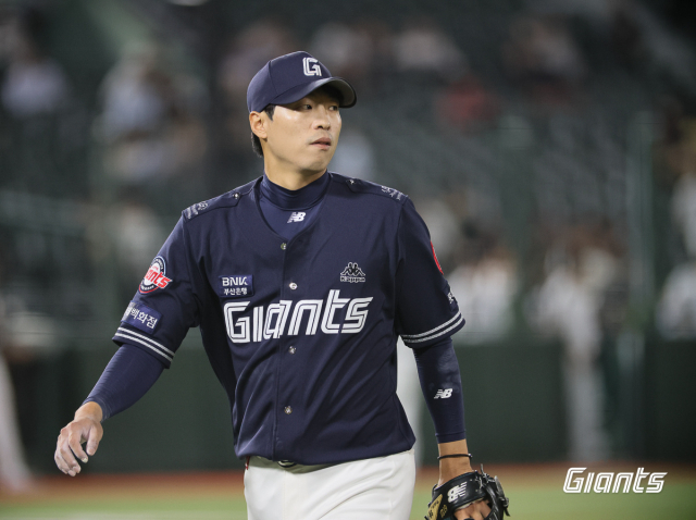 롯데 자이언츠 계투조 투수 구승민은 6월 이후 다소 부진한 구위를 보이고 있다. 롯데 자이언츠 제공