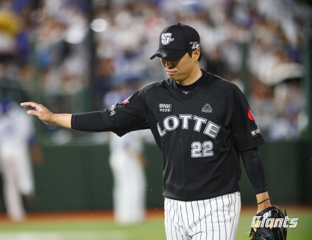 롯데 자이언츠 계투조 구승민은 6월 이후 다소 부진한 구위를 보이고 있다. 롯데 자이언츠 제공